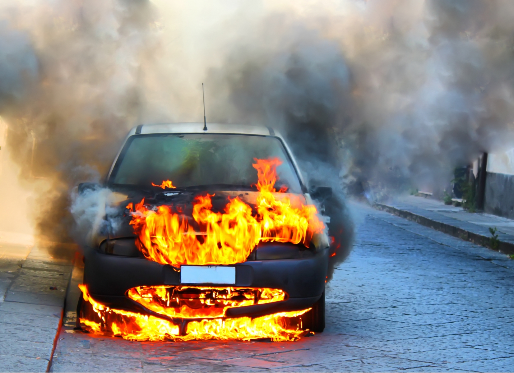 1317922-car-on-fire
