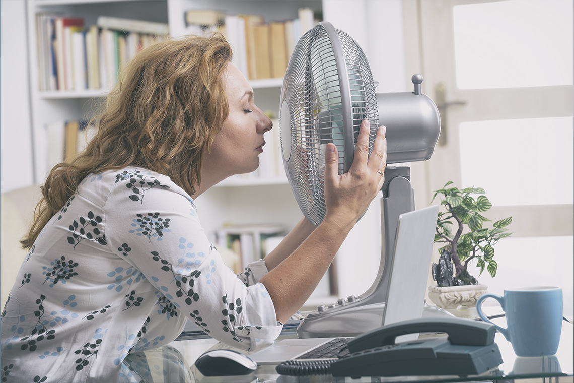 Hur varmt får det egentligen vara på kontoret på sommaren? Foto: Getty